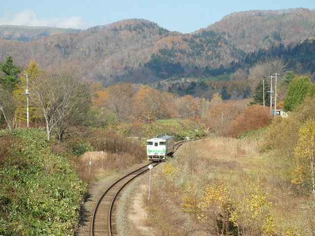 清水沢駅・夕張行きの列車