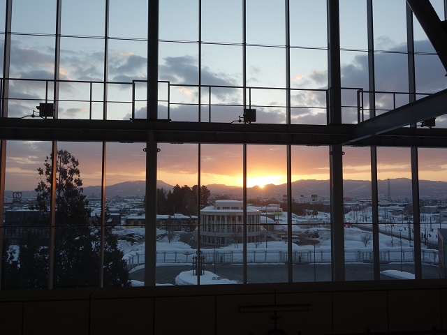 �V�X�w�V�����z�[���̓��̏o